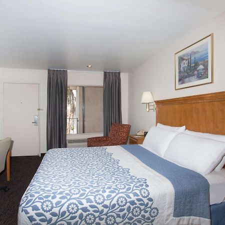 Days Inn By Wyndham Anaheim Near The Park Eksteriør billede