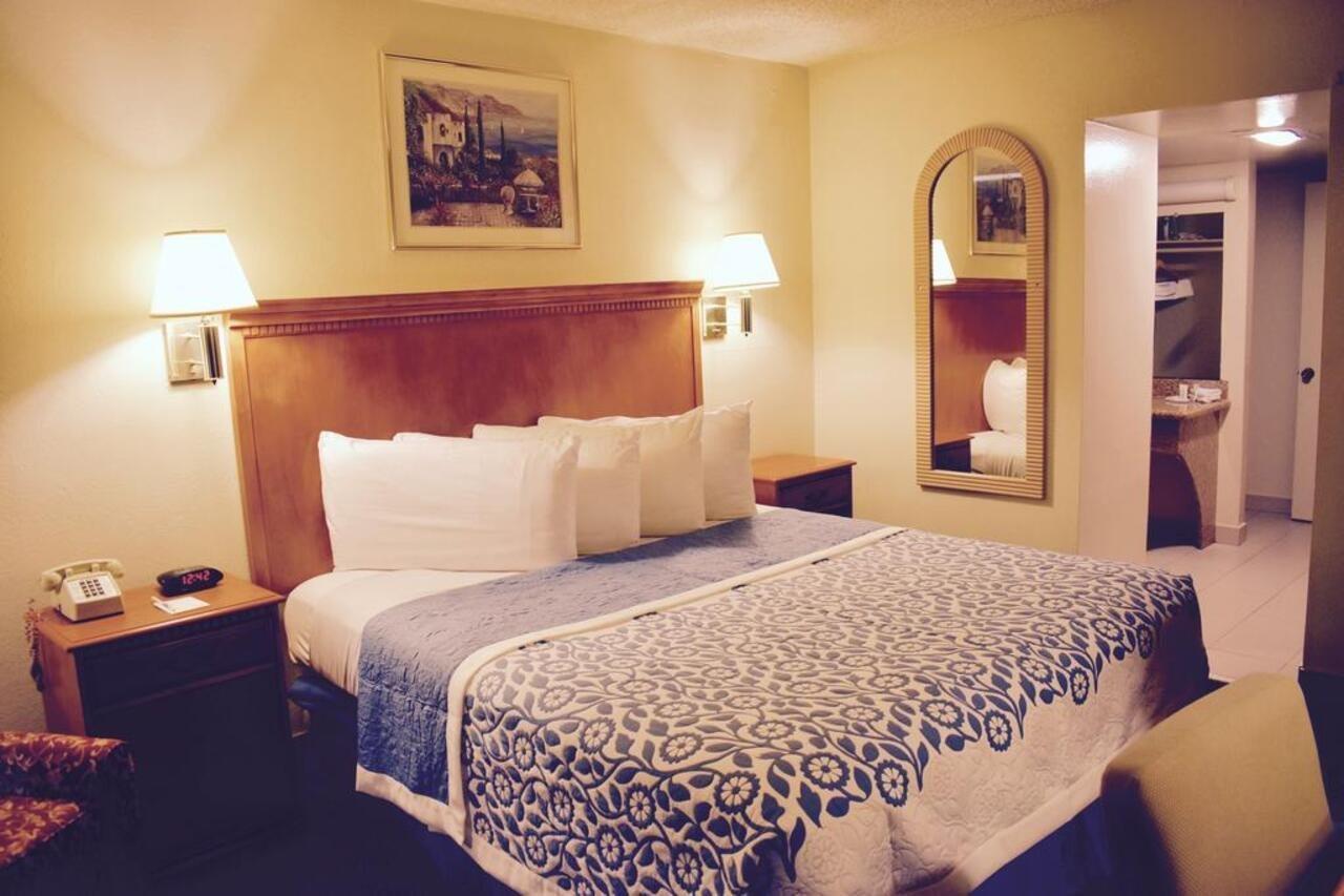 Days Inn By Wyndham Anaheim Near The Park Eksteriør billede