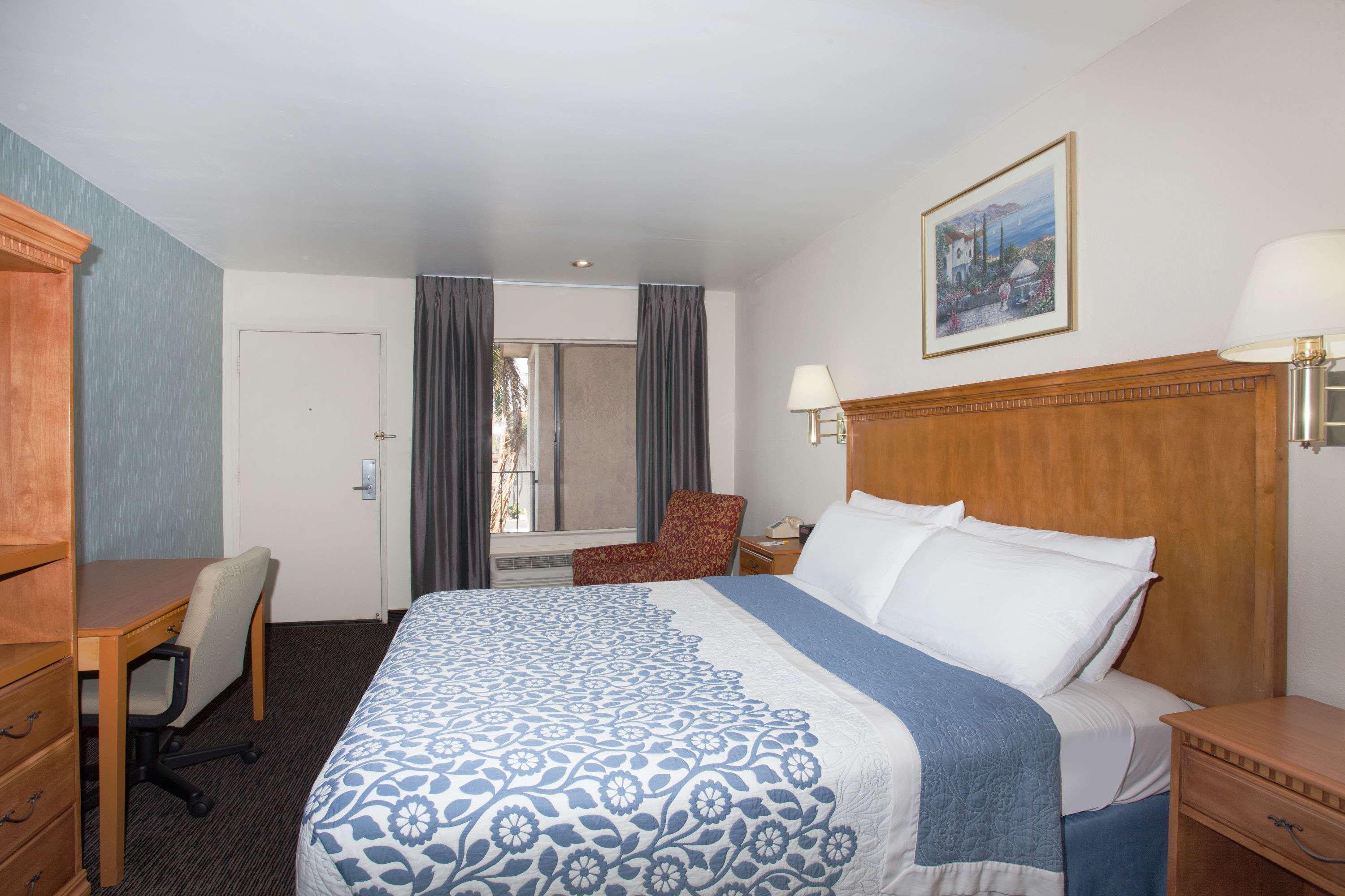 Days Inn By Wyndham Anaheim Near The Park Eksteriør billede