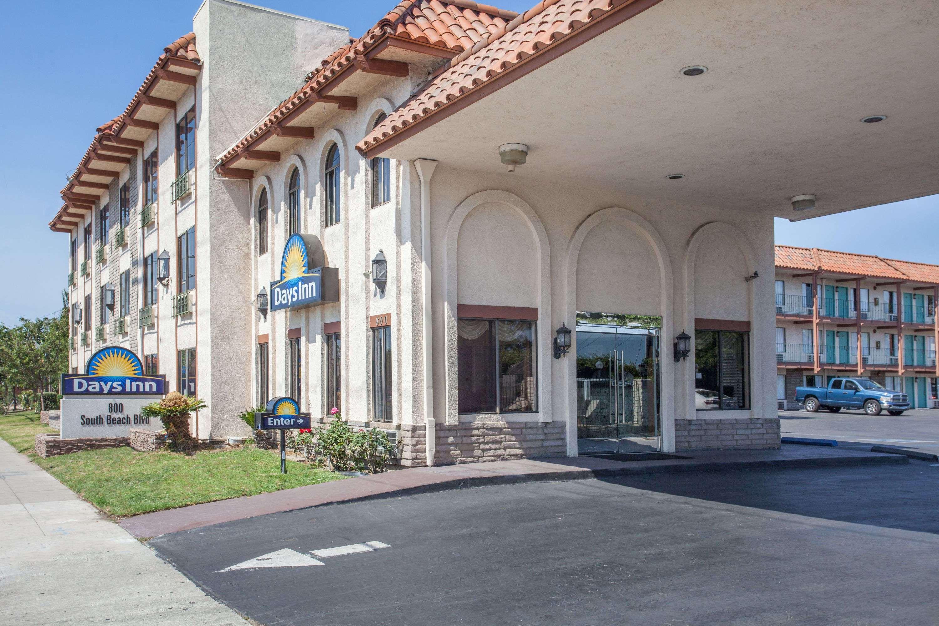 Days Inn By Wyndham Anaheim Near The Park Eksteriør billede