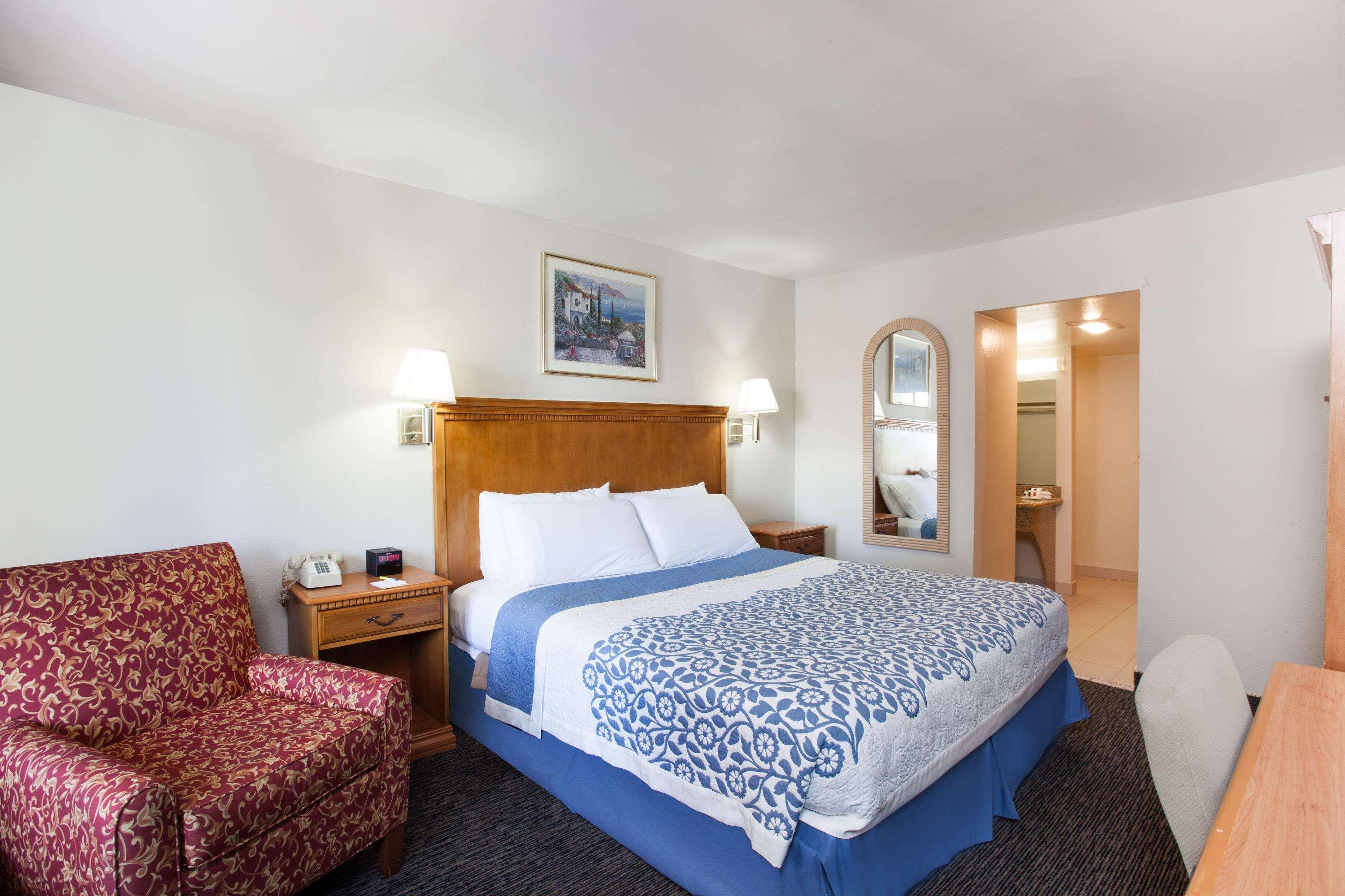 Days Inn By Wyndham Anaheim Near The Park Eksteriør billede