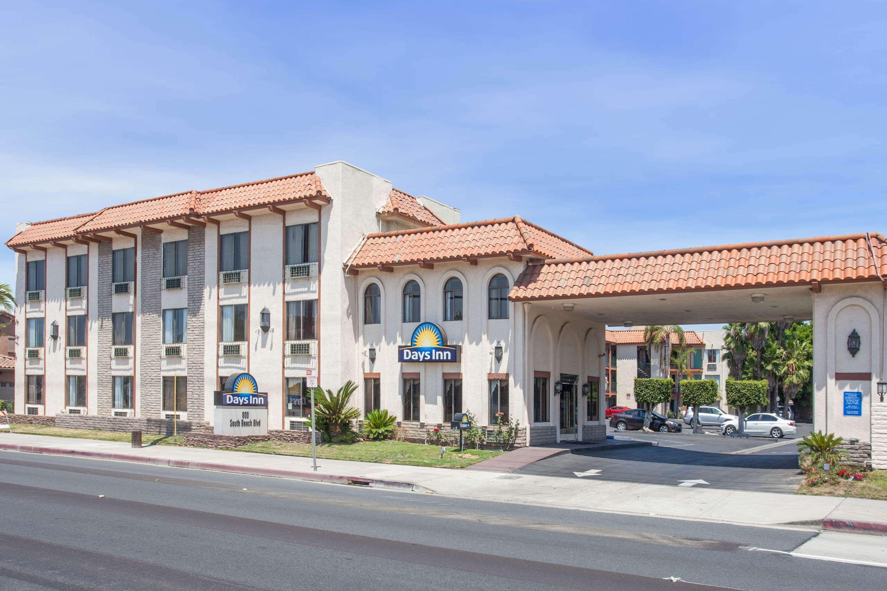 Days Inn By Wyndham Anaheim Near The Park Eksteriør billede