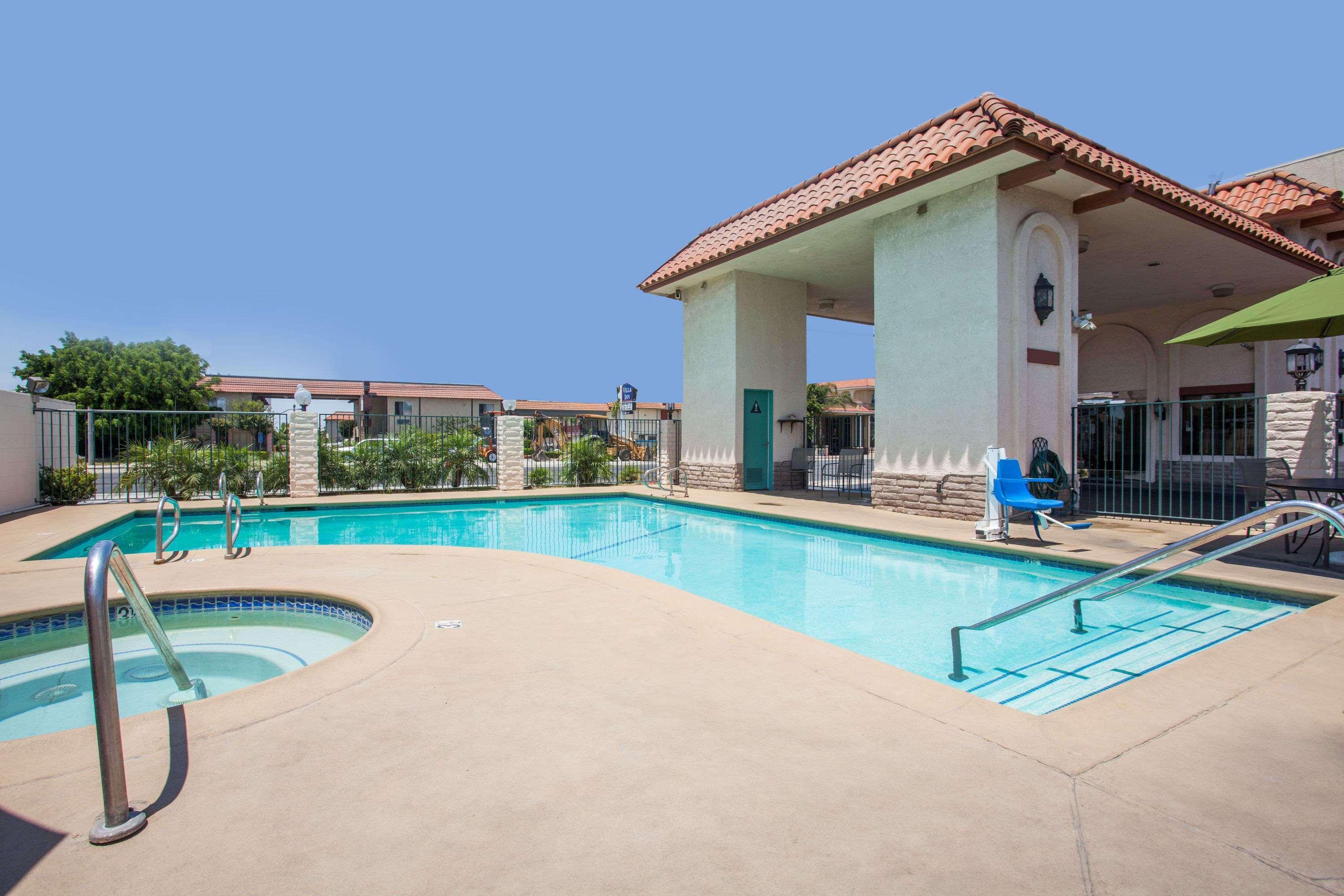 Days Inn By Wyndham Anaheim Near The Park Eksteriør billede