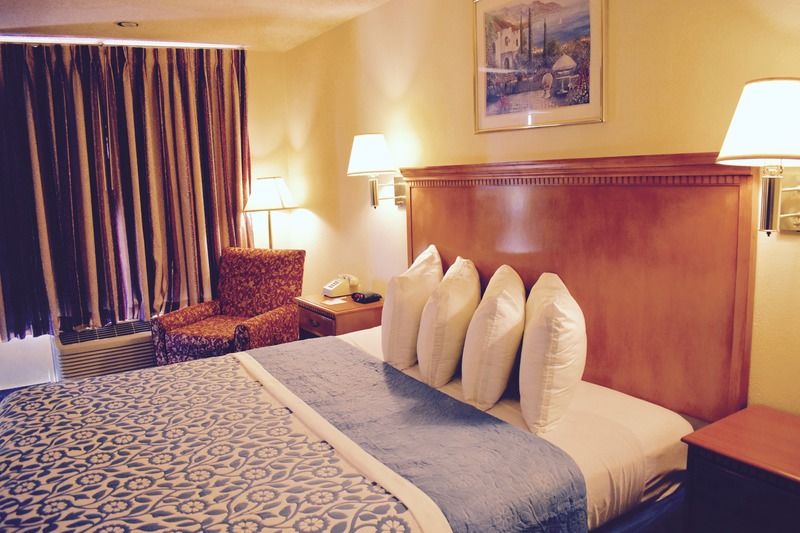 Days Inn By Wyndham Anaheim Near The Park Eksteriør billede