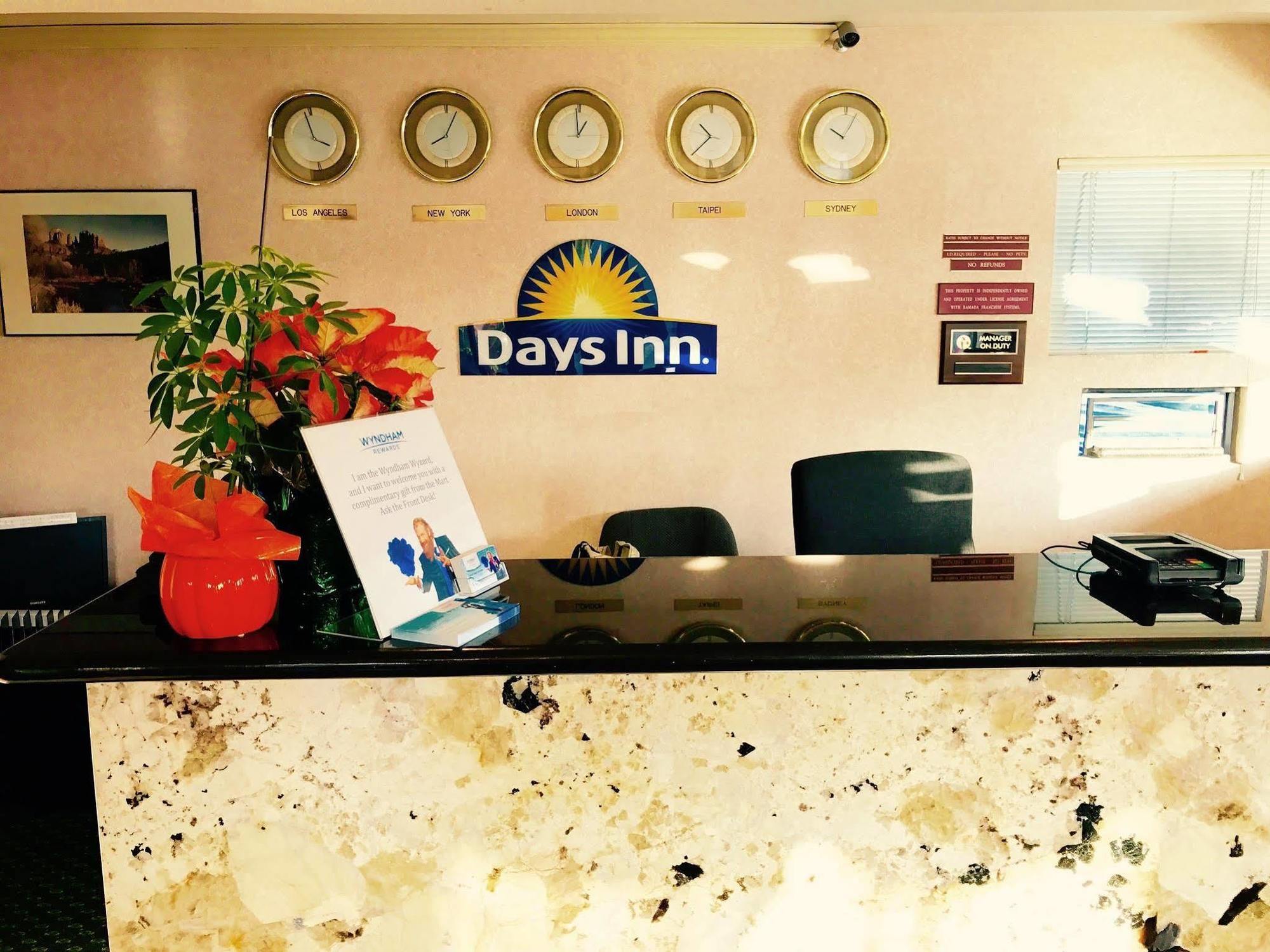 Days Inn By Wyndham Anaheim Near The Park Eksteriør billede