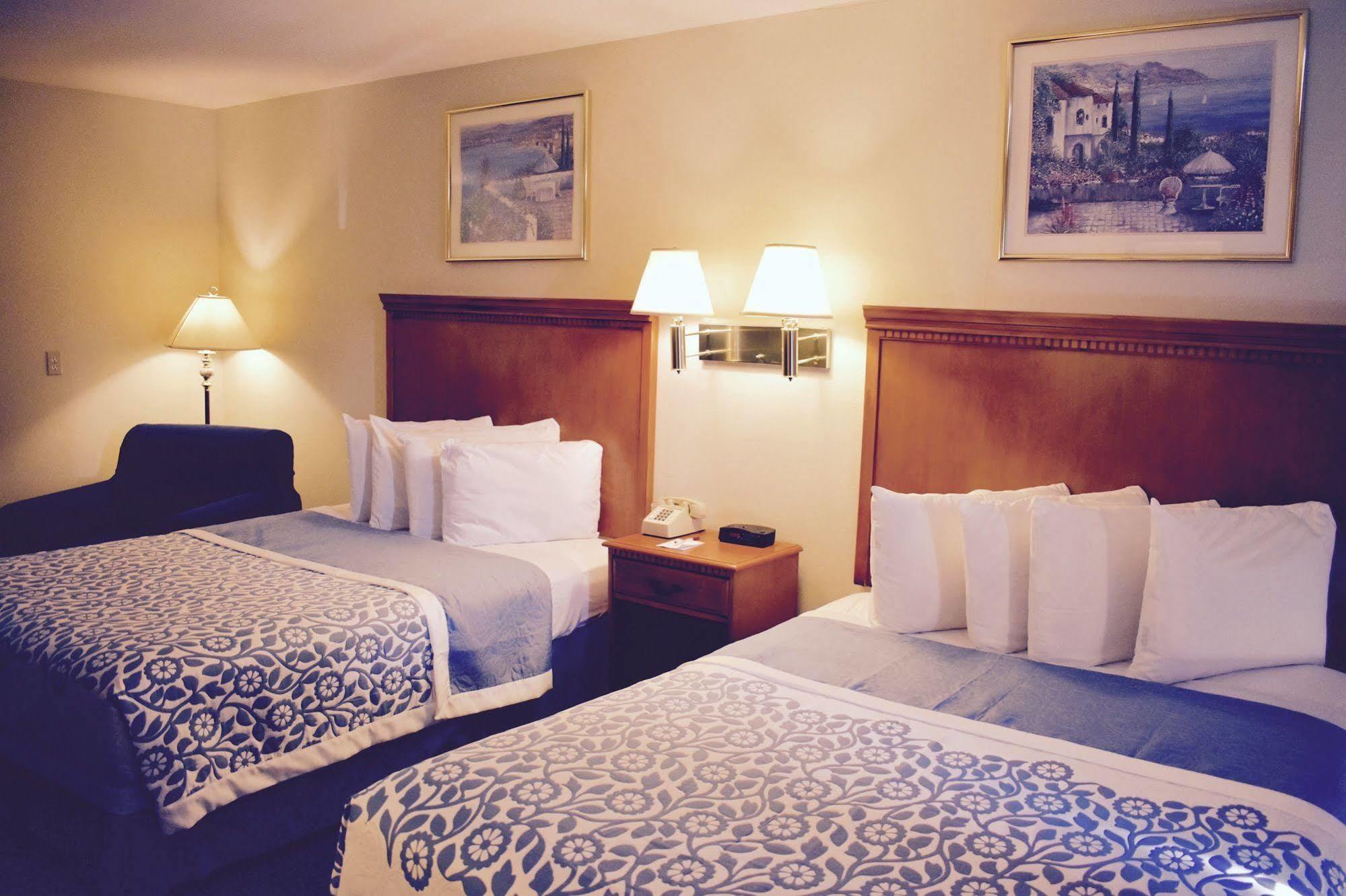 Days Inn By Wyndham Anaheim Near The Park Eksteriør billede