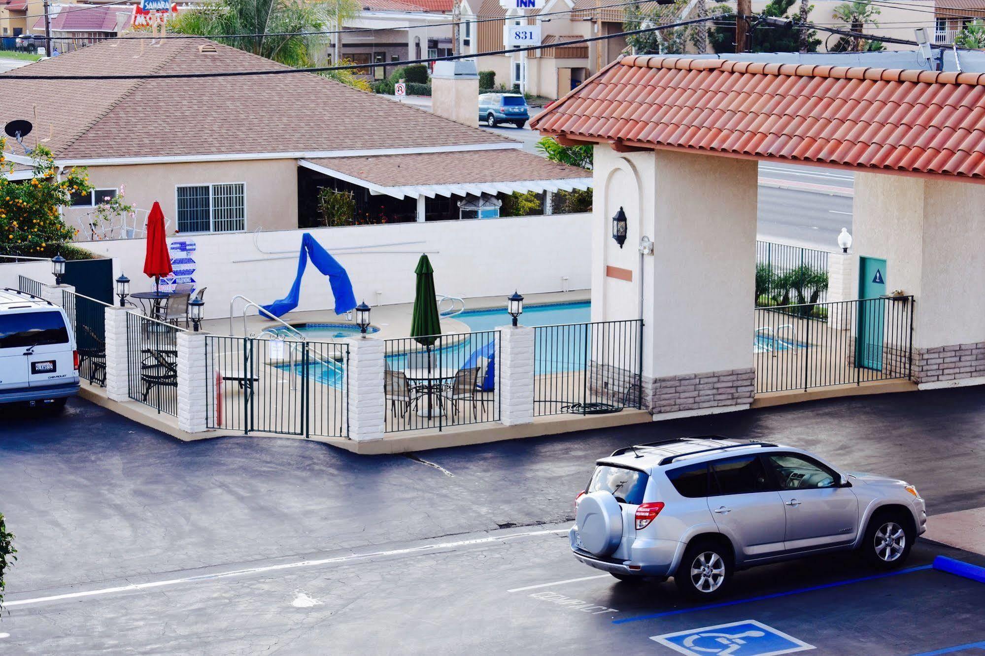 Days Inn By Wyndham Anaheim Near The Park Eksteriør billede